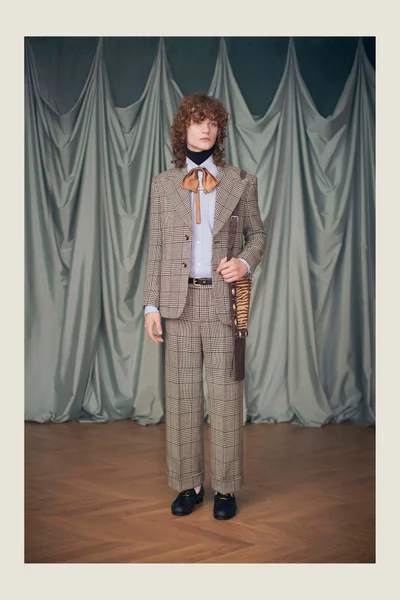Look 15